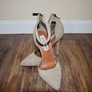 Steve Madden: Gray Pointed Heels